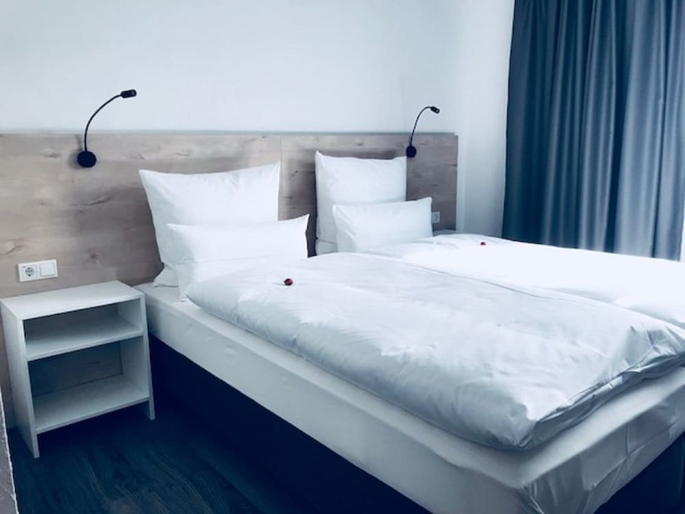 Hotel an der Burgschänke — 4-Star Luxury Hotel in Alpen, Germany
