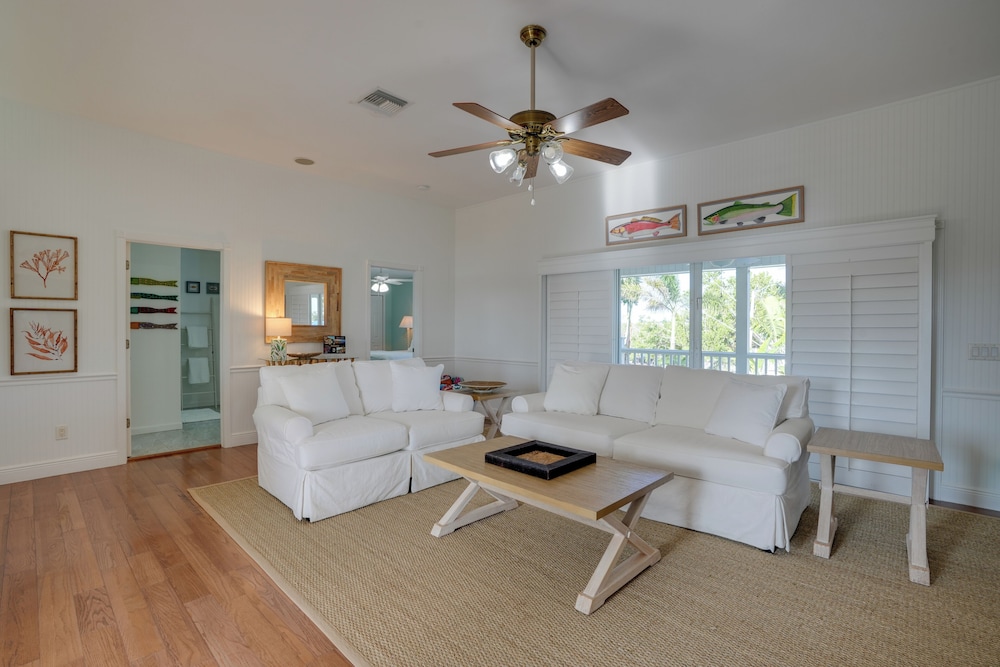 Bokeelia Island Oasis Waterfront Private Dock in Bokeelia, United States