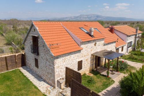 Family friendly house with a swimming pool Bogatic Krka 17168 — 4-Star Luxury Hotel in Oklaj, Croatia