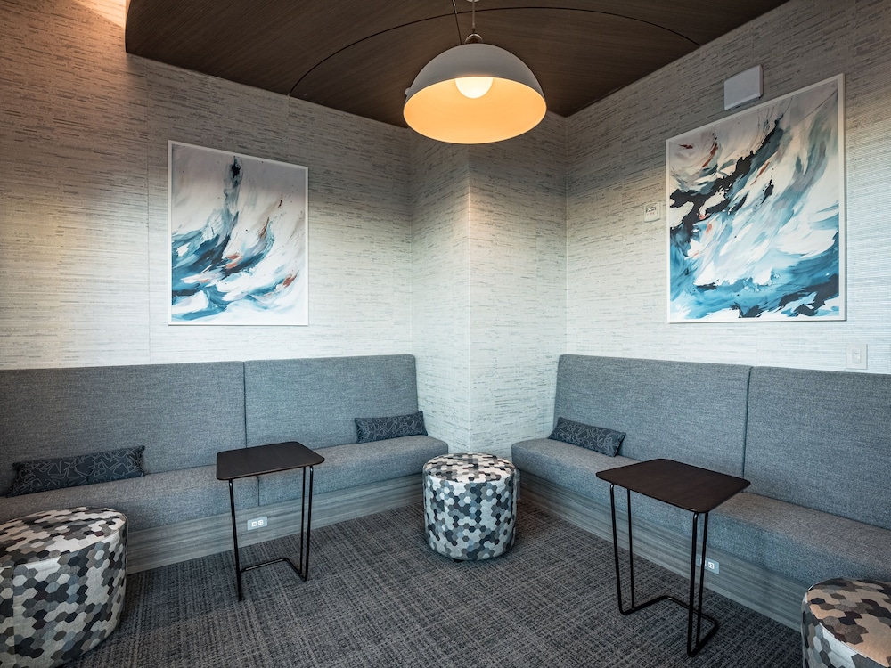 Global Luxury Suites Crystal City - photo 17
