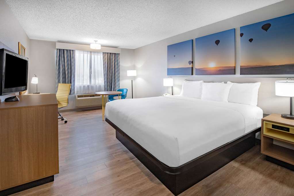 Days Inn by Wyndham Bernalillo - photo 10
