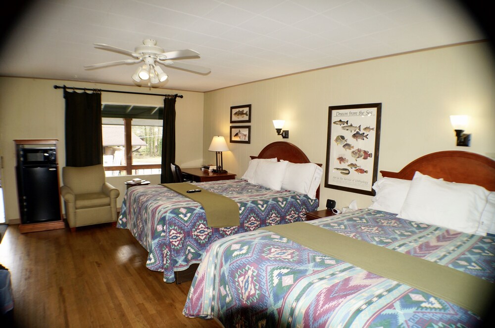 CedarWood Inn - photo 48