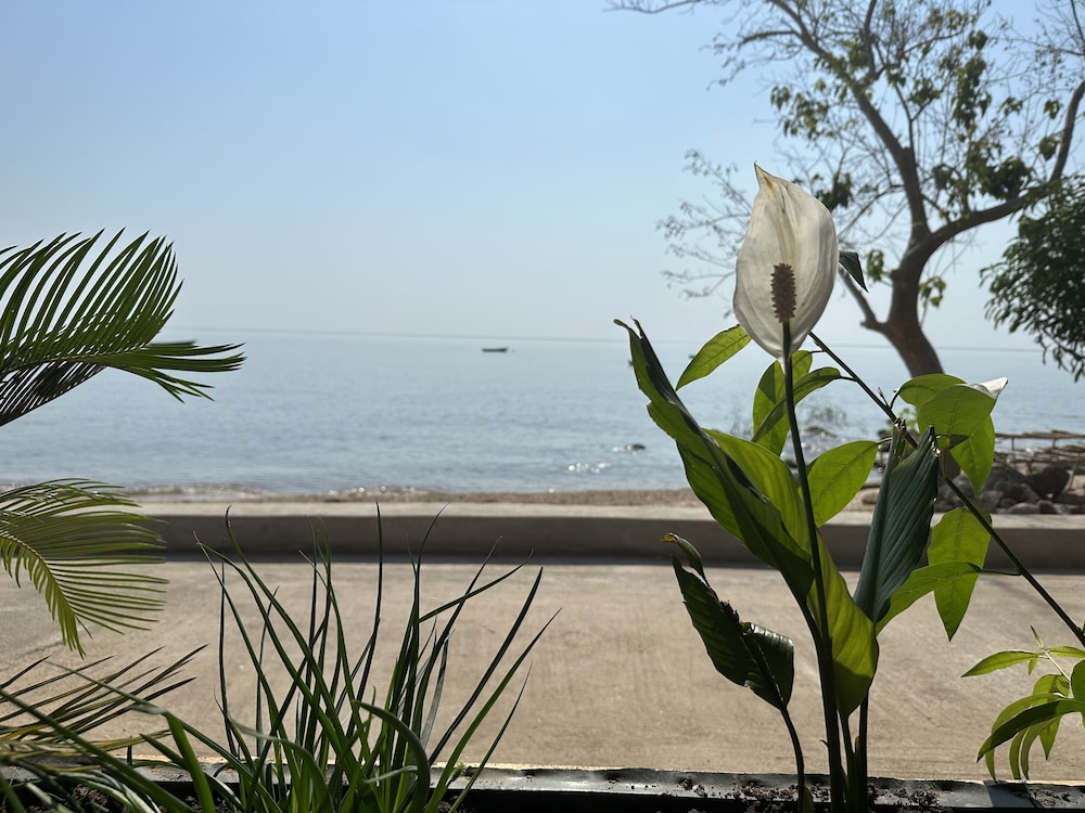 Ndau Lodge — 4-Star Luxury Hotel in Nkhata Bay, Malawi