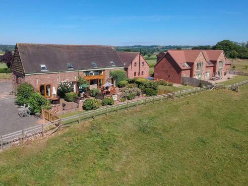 The Dinney Holiday Cottages — 4-Star Luxury Hotel in Bridgnorth, United Kingdom