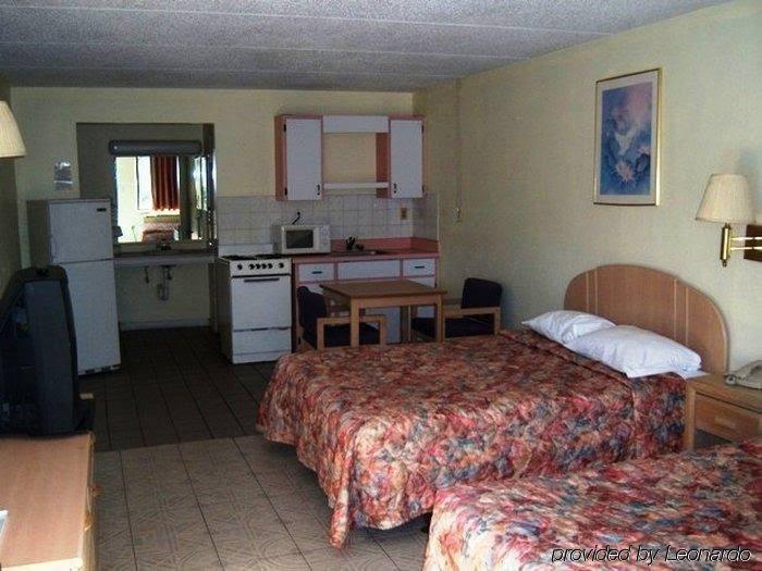 Clearwater Inn - photo 8