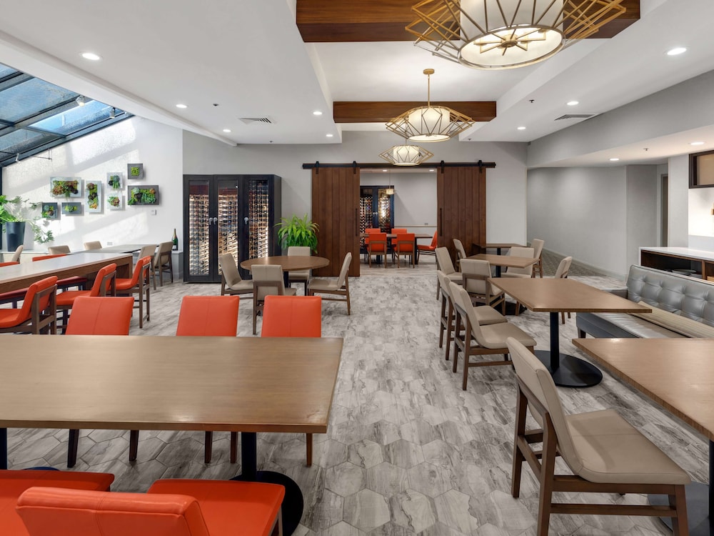 Hilton Chicago Oak Lawn - photo 22