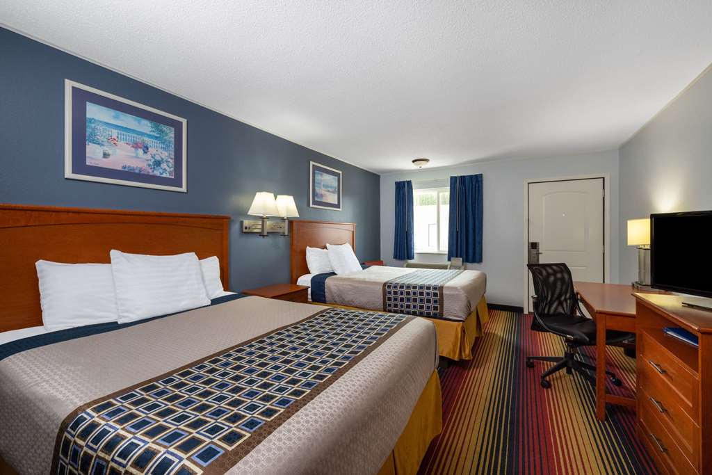 Travelodge by Wyndham Spirit Lake Okoboji - photo 10