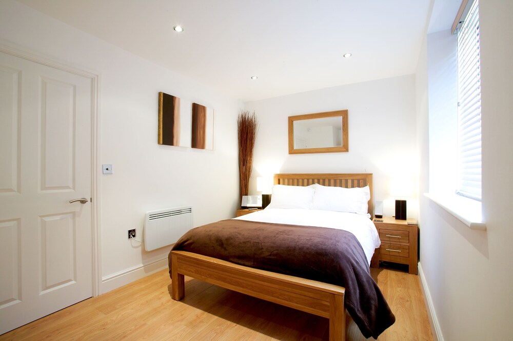 The Old Library — 4-Star Luxury Hotel in Newbury, United Kingdom