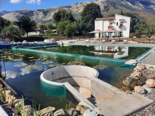 Agriturismo Albero del Miele — 4-Star Luxury Hotel in San Rufo, Italy