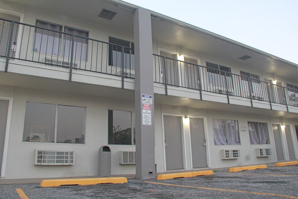 Harmony Inn and Suites - photo 31