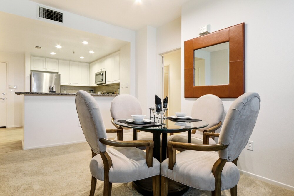 Global Luxury Suites at The Village - photo 16