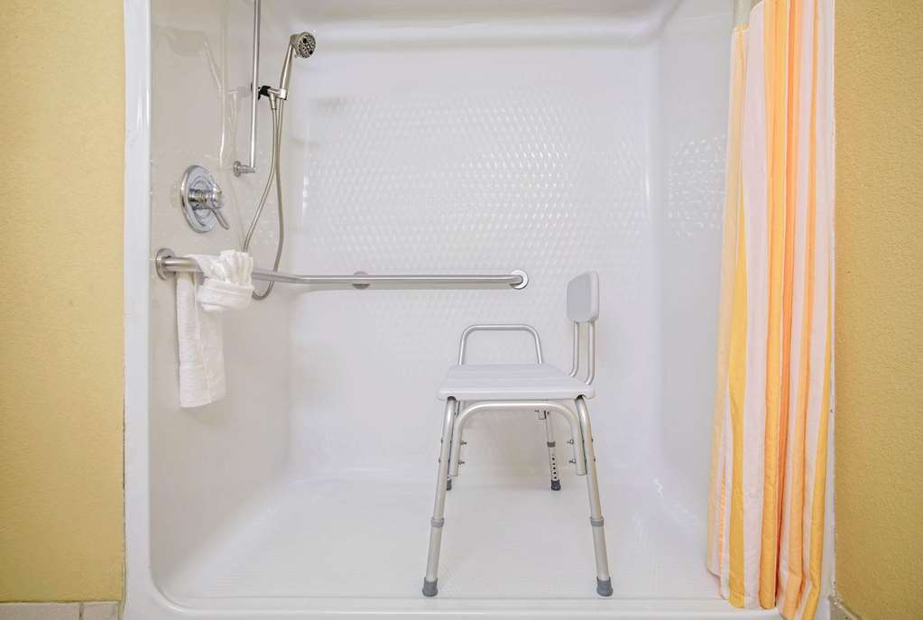La Quinta Inn & Suites by Wyndham Fort Smith - photo 21