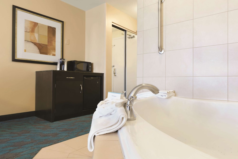 Hilton Garden Inn Fargo - photo 17
