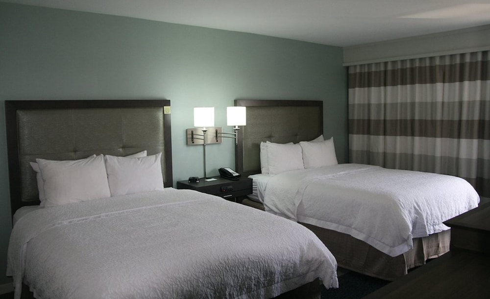 Hampton Inn & Suites Nashville Airport - photo 11
