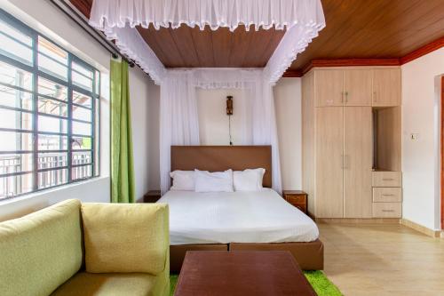Spacious Penthouse Rooftop Studio with King bed