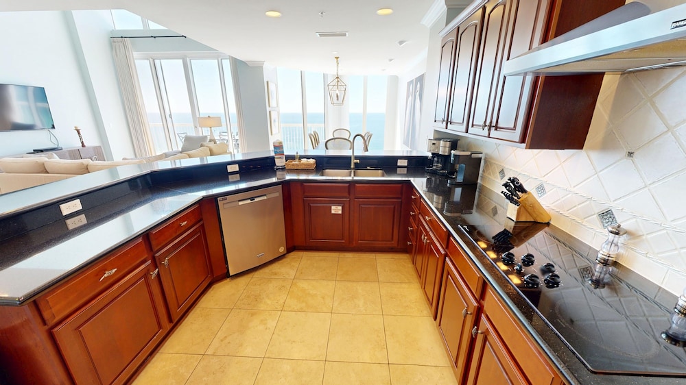 Silver Beach Towers 1905E is a Gulf Front 3 BR Penthouse Free Beach Service by RedAwning - photo 15