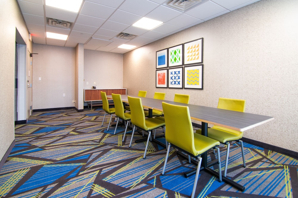Holiday Inn Express & Suites Indianapolis Northwest by IHG - photo 43