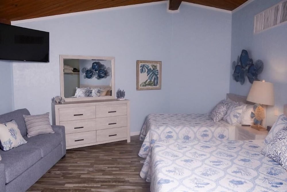 Kon Tiki Inn - photo 10