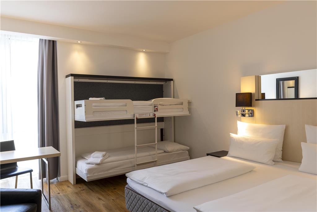 Scandic Berlin Kurf rstendamm Family Four