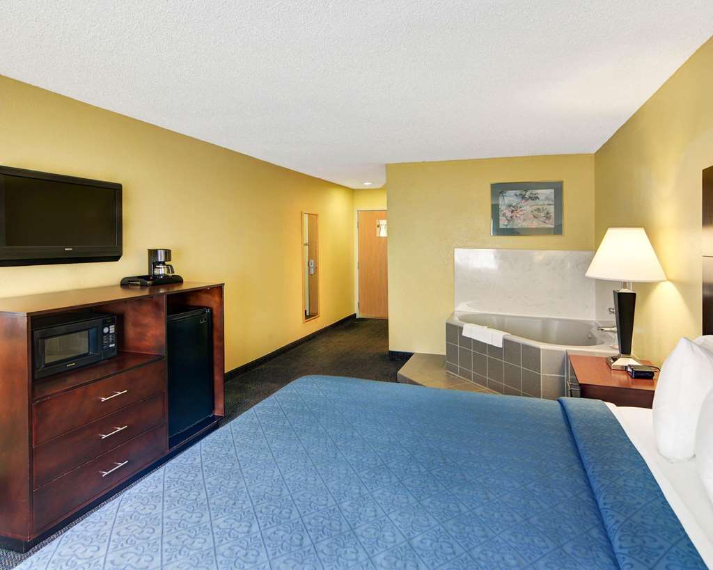 Quality Inn & Suites Grand Prairie South - photo 16