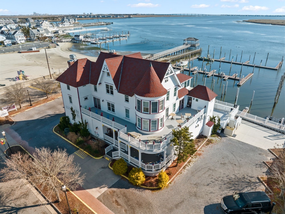 Tavern on the Bay Hotel & Marina — hotel in Somers Point