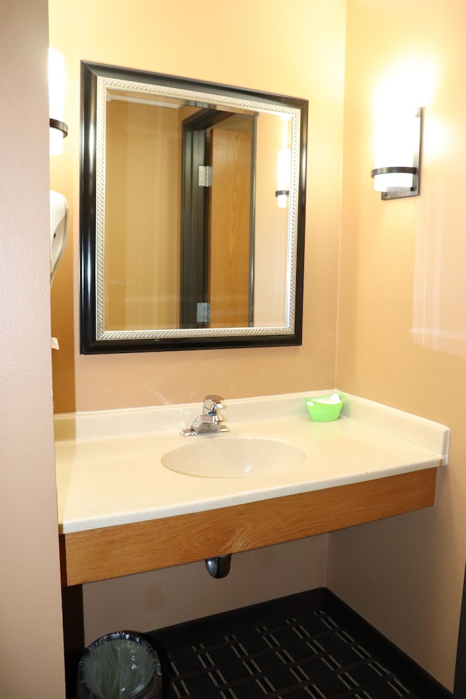 Prairie Inn and Suites Holmen La Cross - photo 17