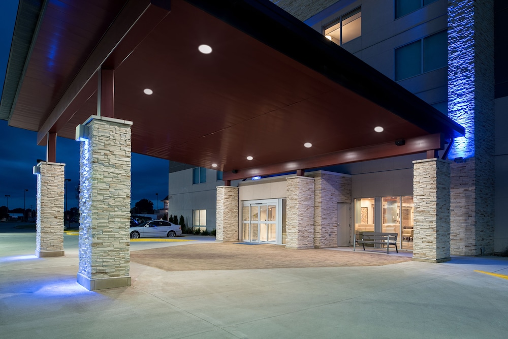 Holiday Inn Express & Suites Kingdom City by IHG - photo 35