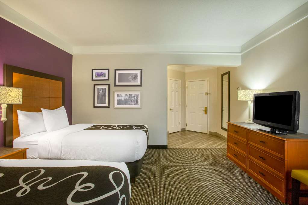 La Quinta Inn & Suites by Wyndham St. Louis Westport - photo 27