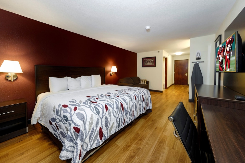Red Roof Inn Osage Beach Lake of the Ozarks - photo 9