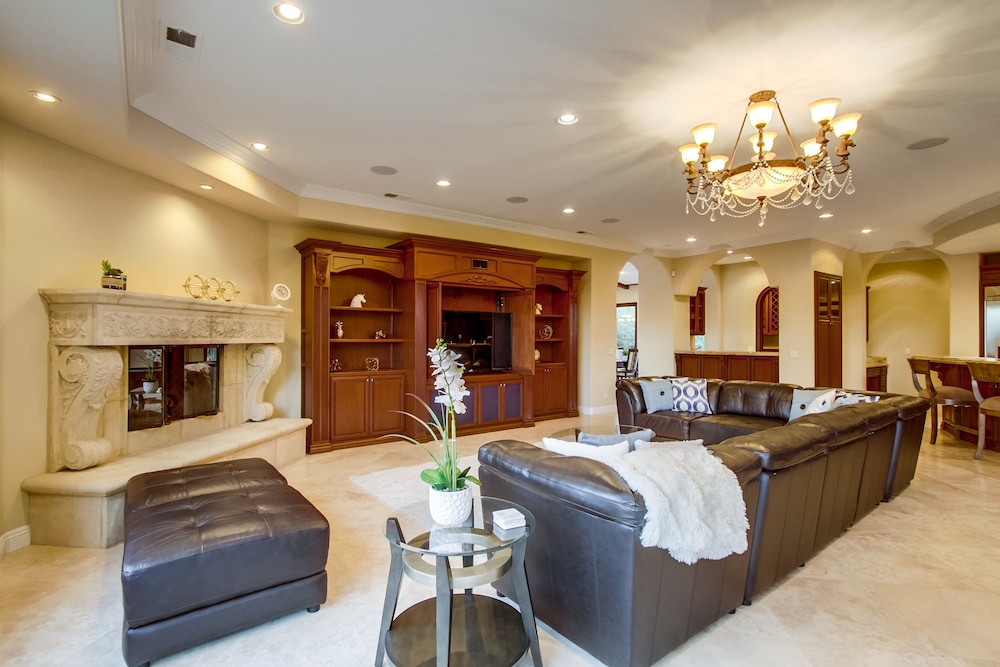 Tropical 5BR La Jolla Retreat by NamaStay - photo 44