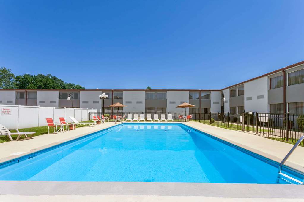 Ramada by Wyndham Henderson Evansville - photo 4