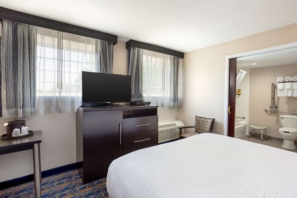 Best Western Plus Fairfield Hotel - photo 11