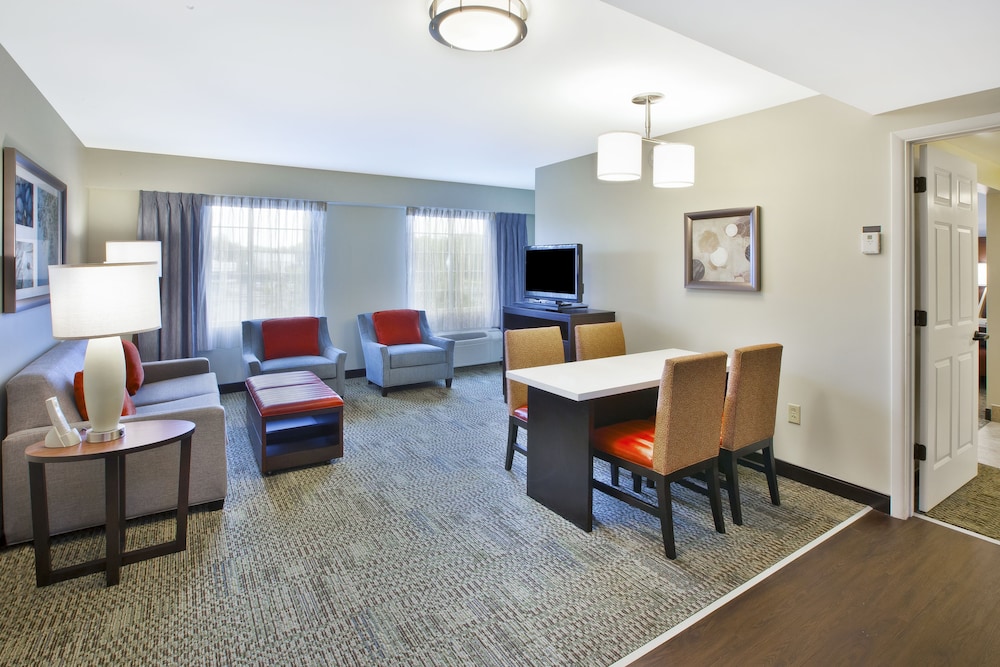 Staybridge Suites Cleveland Mayfield Heights Beachwood an IHG Hotel - photo 3
