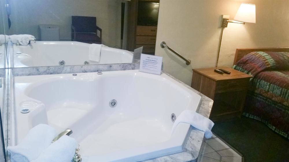 Motel 6 Moline - photo 10