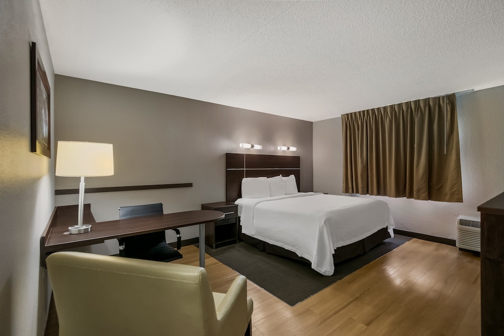 Red Roof Inn PLUS & Suites Knoxville West Cedar Bluff - photo 17
