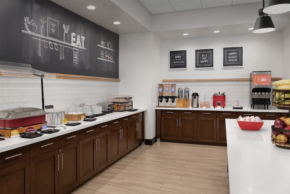 Hampton Inn & Suites Walterboro - photo 38