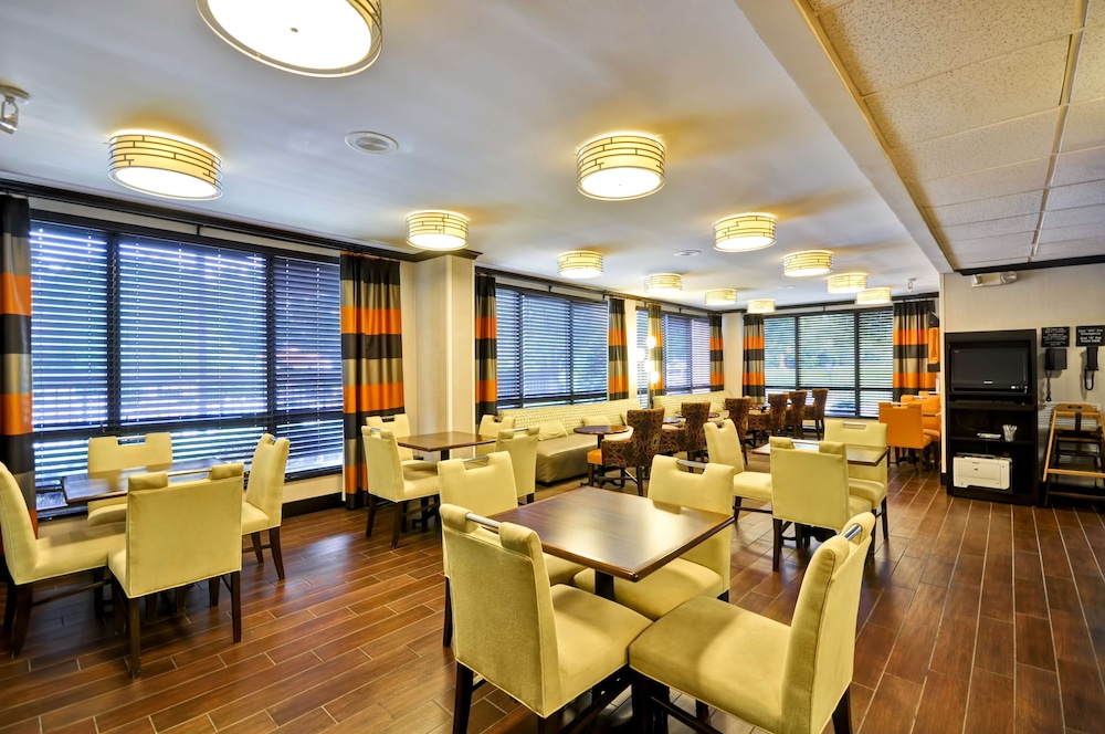 Hampton Inn Kansas City Overland Park - photo 10