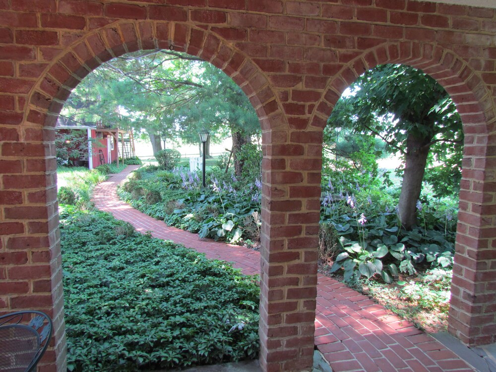 Smoketown Inn - photo 22