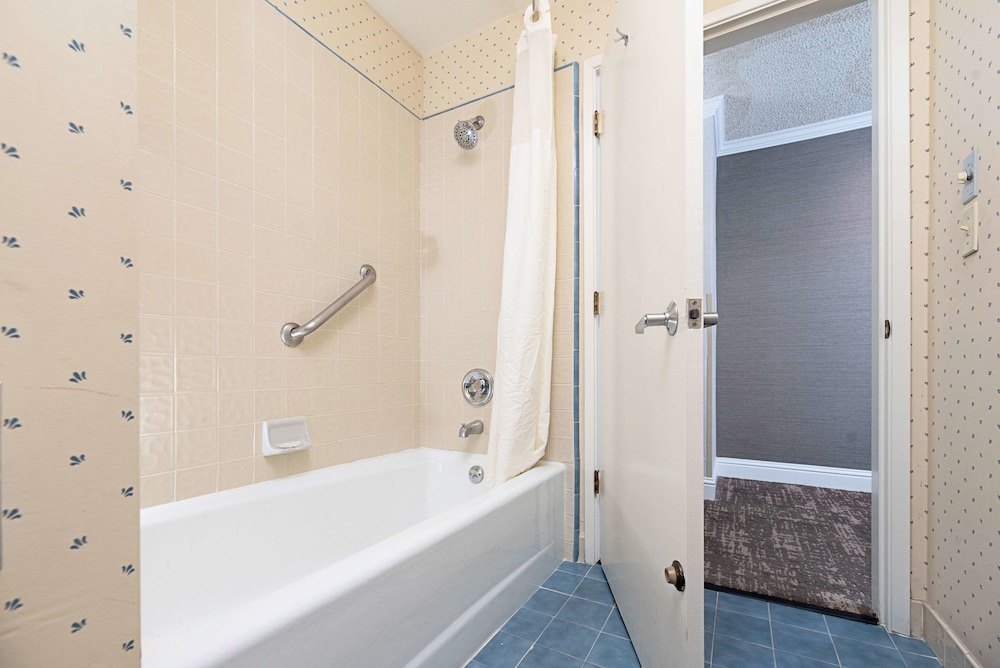 Clarion Inn Silicon Valley - photo 35