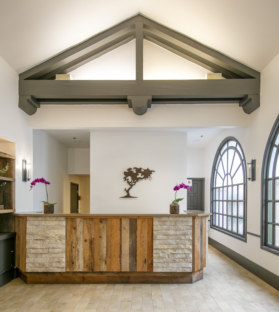 Half Moon Bay Lodge - photo 2