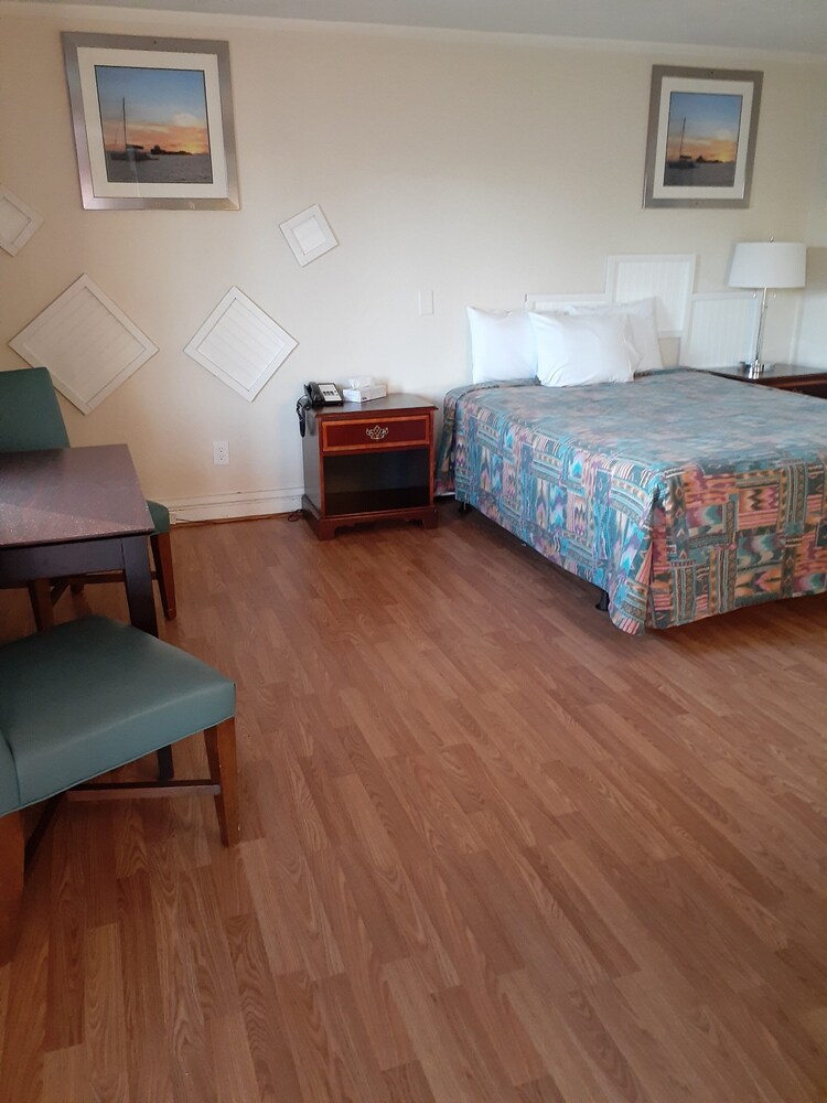 Town Line Motel - photo 53
