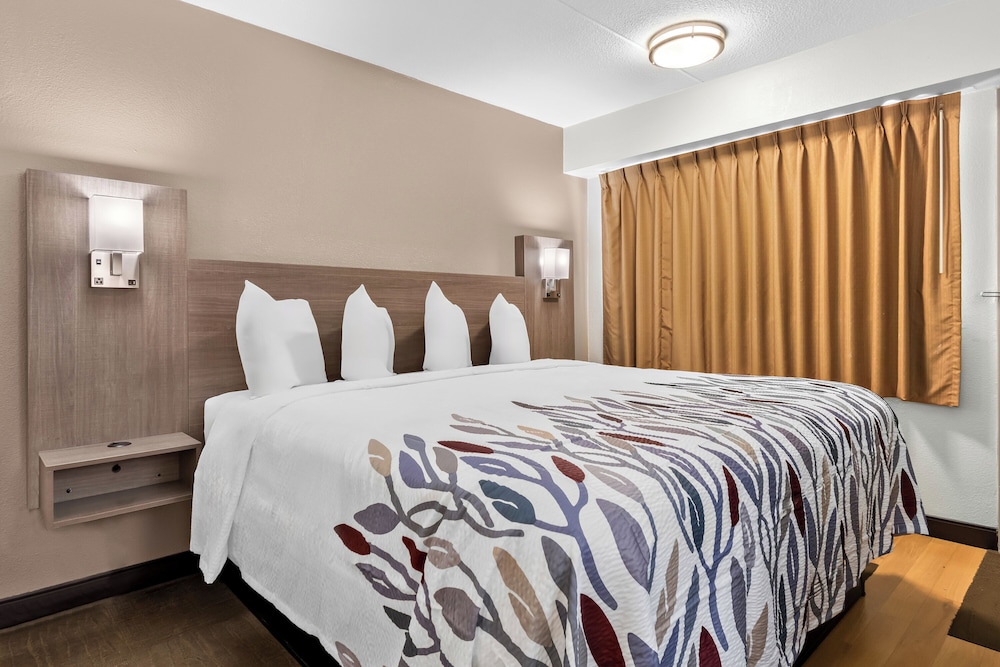 Red Roof Inn Harrisburg North - photo 20