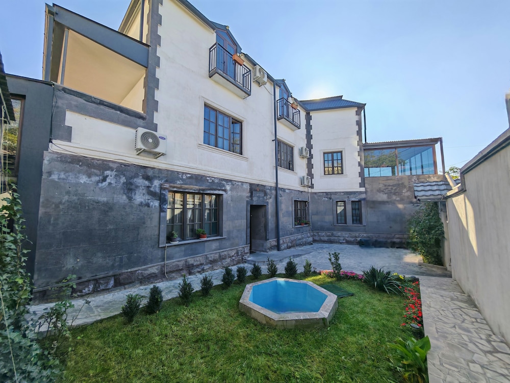 Blur Inn Gallery - last minute hotel in Yerevan