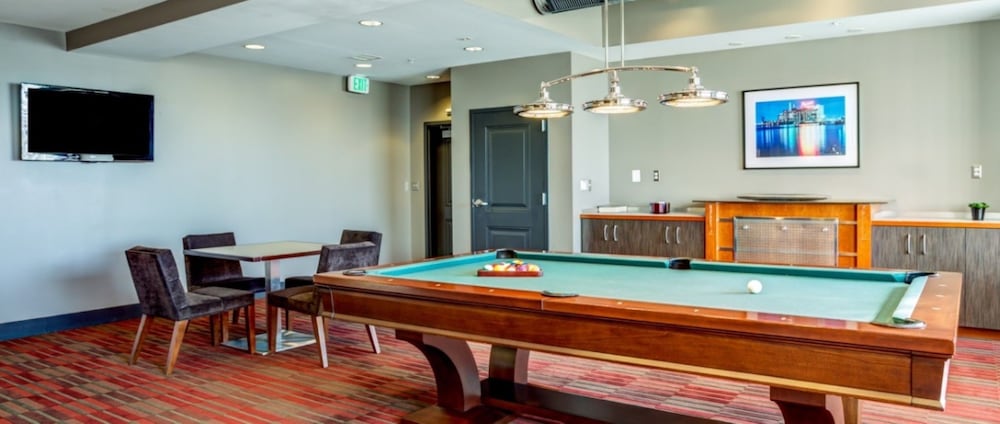 Global Luxury Suites at The Village - photo 52