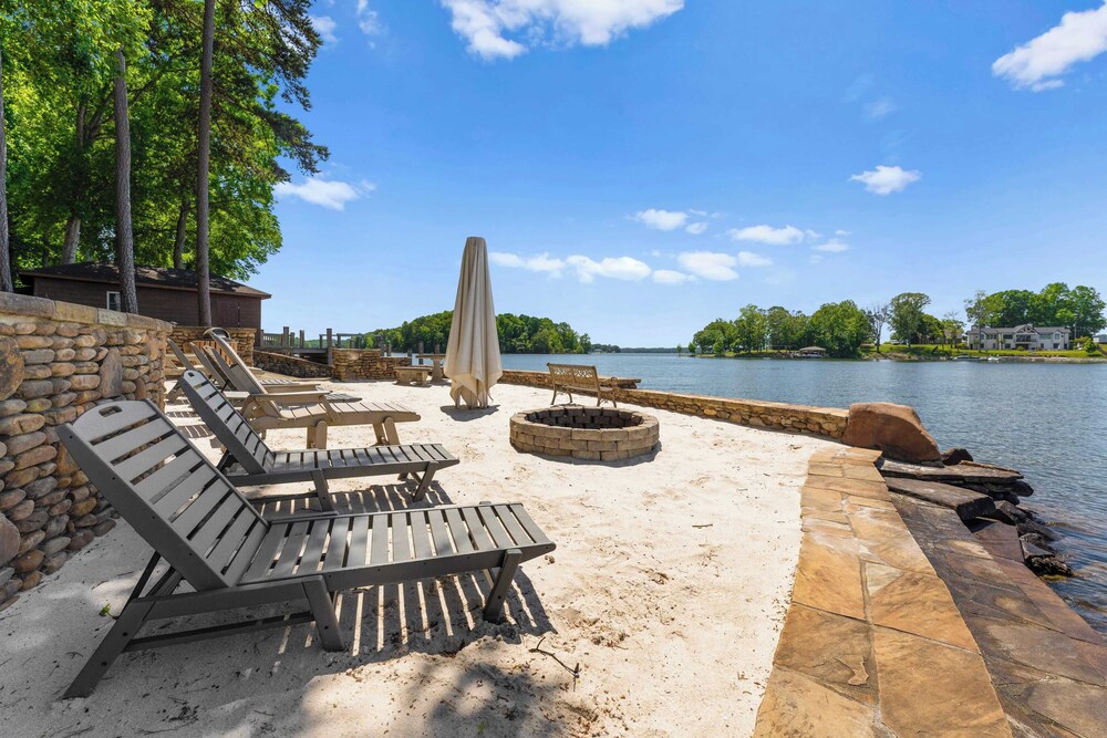 Sunset Shores Resort: The Grand House by Avantstay Lakefront Spa Private Dock beach Game Room - photo 7