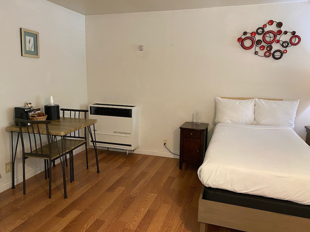 Carmel Resort Inn - photo 22