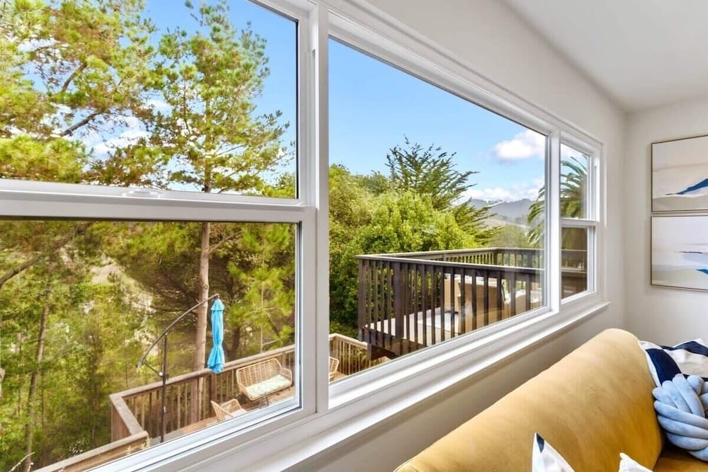@ Marbella Lane Modern 4BR Coastal Charm — 4-Star Luxury Hotel in Pacifica, United States