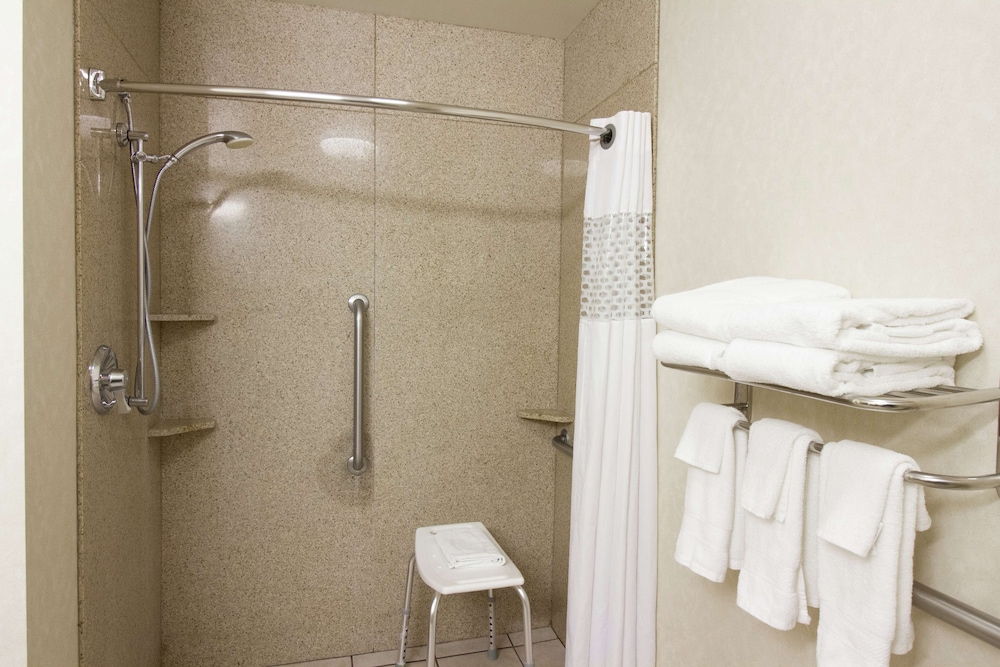Hampton Inn Norfolk - photo 12