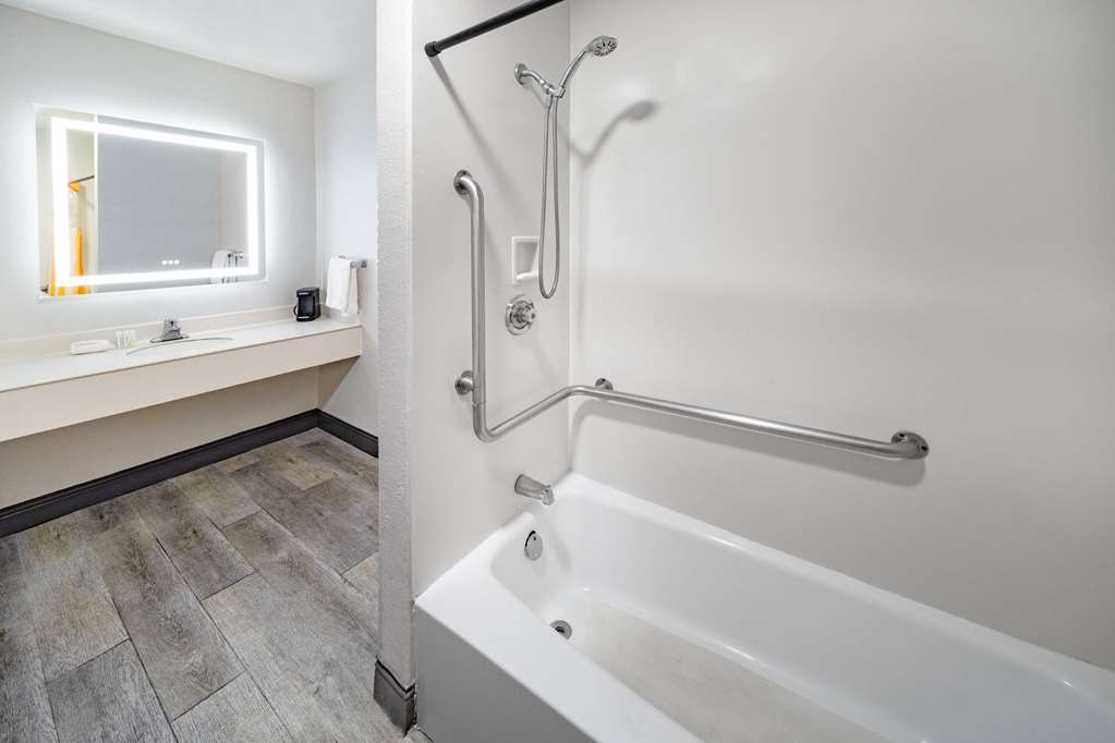 La Quinta Inn by Wyndham Laredo I 35 - photo 33