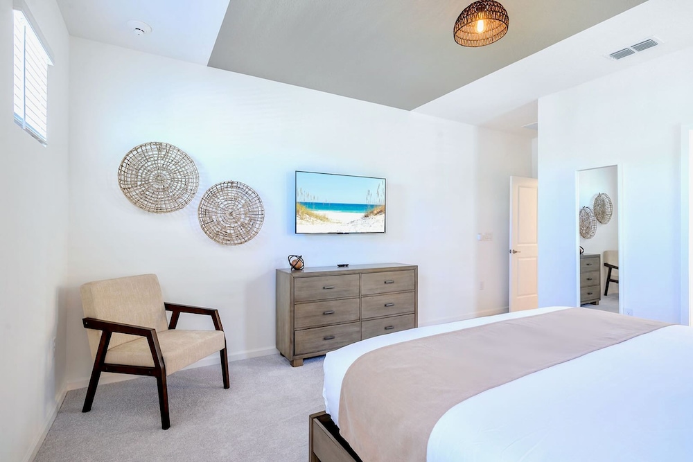 8BR Resort Home with Games Room and BBQ - photo 18